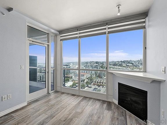 4th image of 300 W Beech St Unit 1307