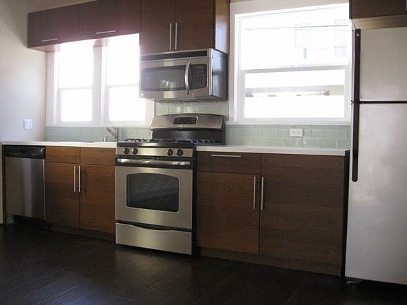 3rd image of 1208 N Orange Grove Ave