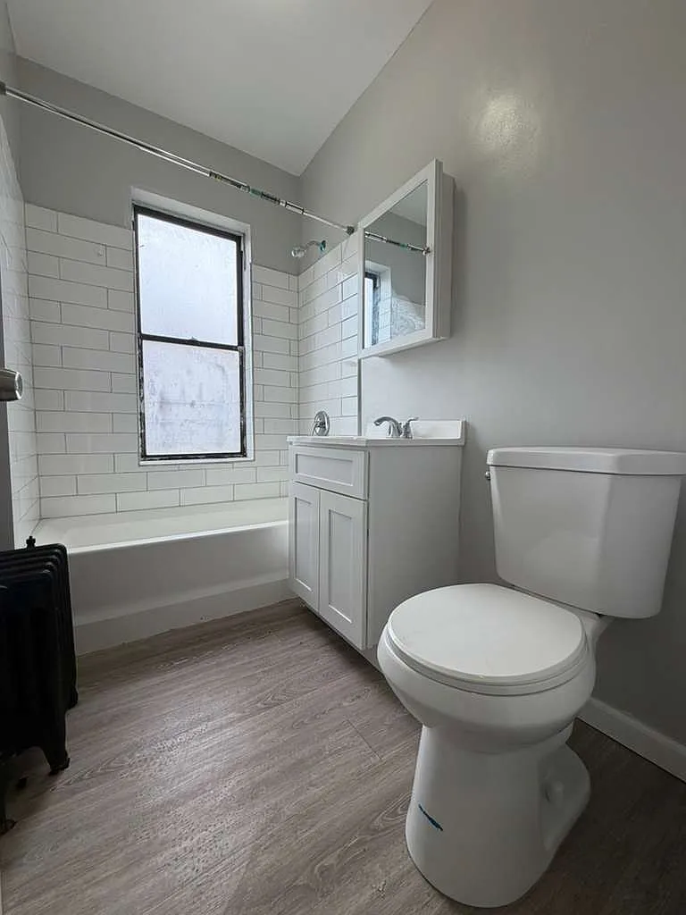 Building Photo - 645 Summer Ave #C9