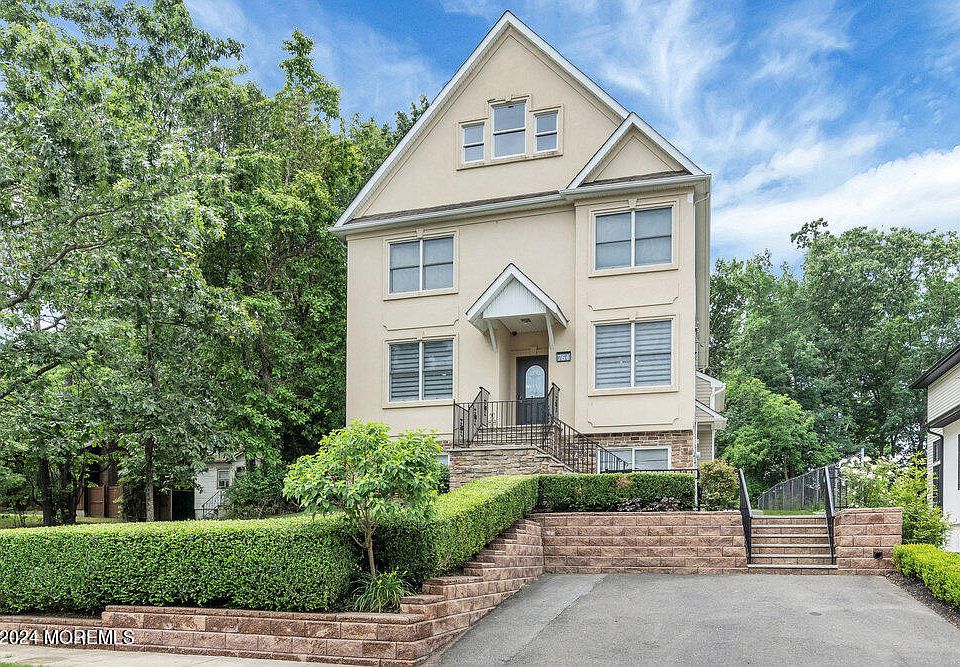1st image of 764 Lakeview Drive