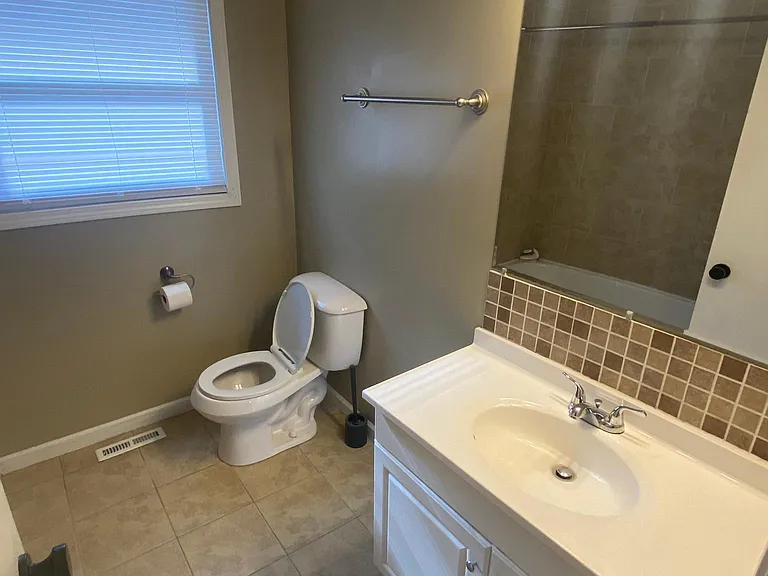 1018 Robins Crest Rd — Photo 11