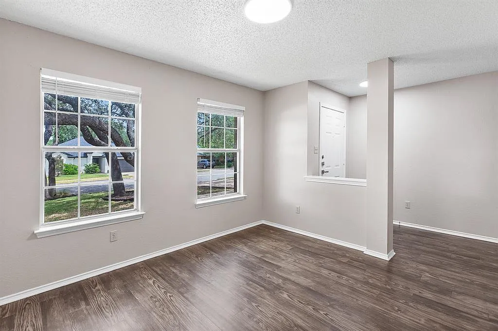 X - Tremont Drive 1306 -- Ronda- Sale - 1 — Photo 4