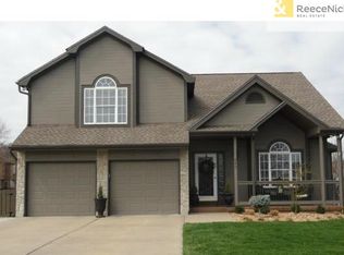 600 SW Graystone Dr, Grain Valley, MO 64029