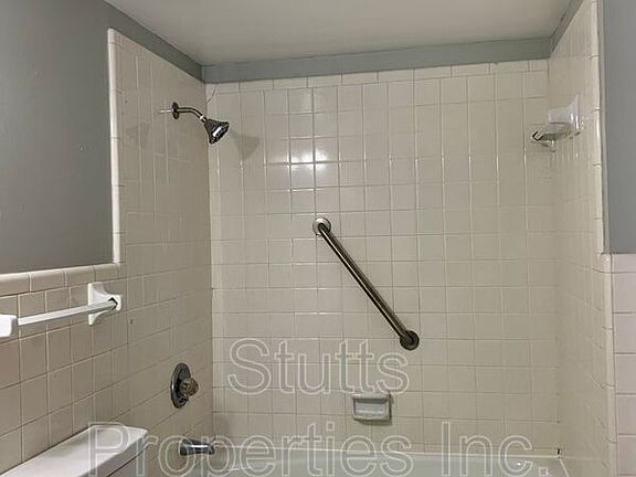 5th image of 1975 Darby Dr APT A-3