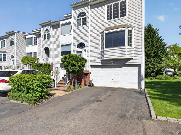 241-31 Oak Park Drive #51C, Douglaston, NY 11362
