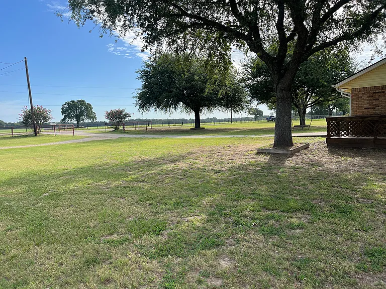 2730 FM 16 — Photo 6