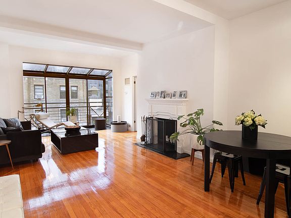 3rd image of 145 W 58th St #12H
