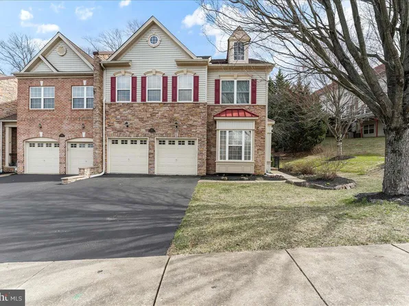 3152 Woods Edge Dr, Garnet Valley, PA 19060