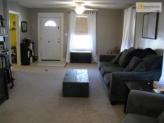 3rd image of 1129 W Waldo Ave