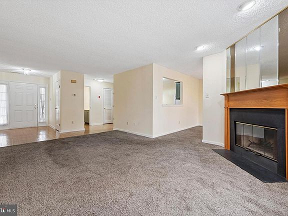 5th image of 90 Bayberry Ct #90