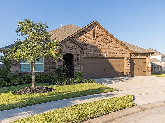 2nd image of 3203 Emerald Valley Dr