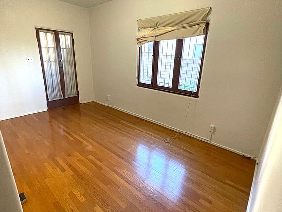 4th image of 4215 E Livingston Dr APT 3