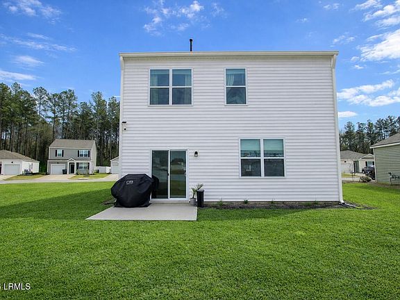 5th image of 240 Holiday St