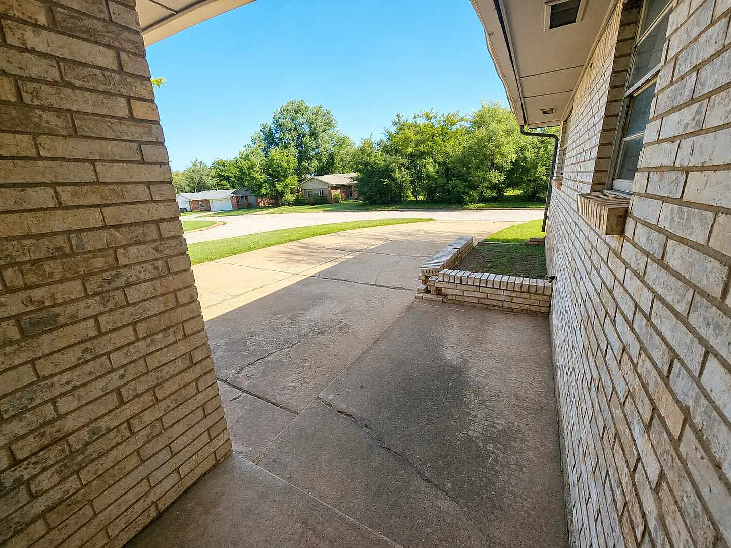 4 bed, 1.5 bath, 1605 sqft, $1,295 — Photo 2