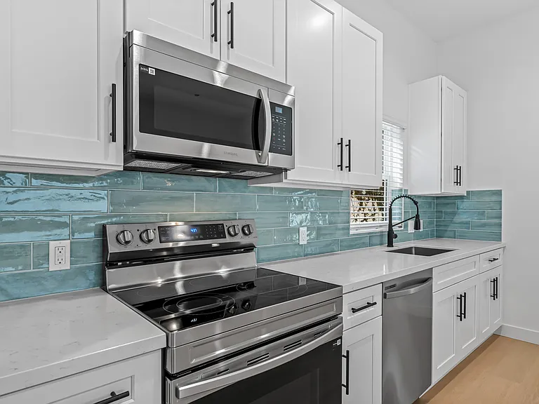 131 Diana St #13 — Photo 6
