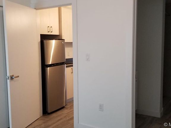 5th image of 1035 Euclid Ave #17