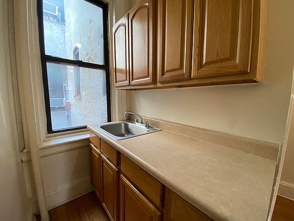 5th image of 890 Saint Johns Pl #6