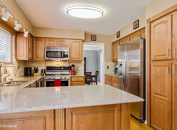 4th image of 620 White Oak Ln
