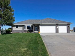9497 S Sierra Dr, North Platte, NE 69101