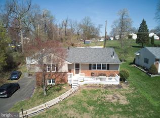 705 Overlook Dr, Warminster, PA 18974