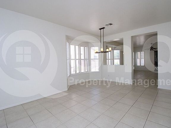 4th image of 3305 E Jacinto Ave