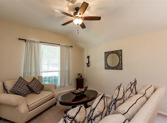 5th image of 10913 Columbia Dr