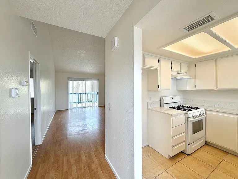 2652 Shadow Hills Dr — Photo 9