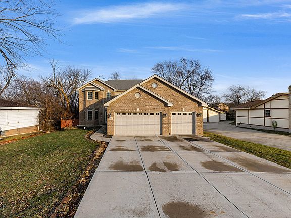 2nd image of 14805 Le Claire Ave