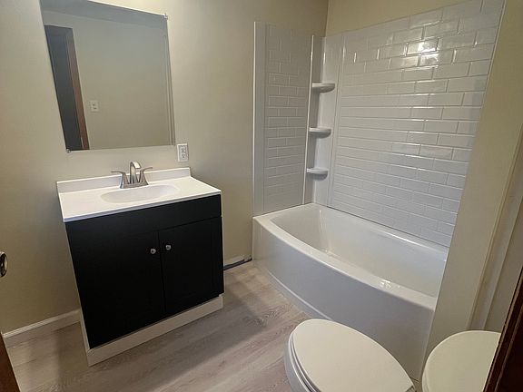 4th image of 15 Pawling Ave #1