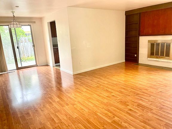 2nd image of 525 165th Ave NE