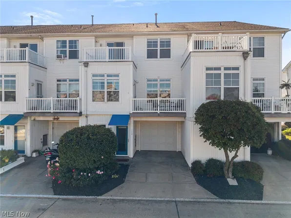 308 E Marina Pkwy, Lorain, OH 44052