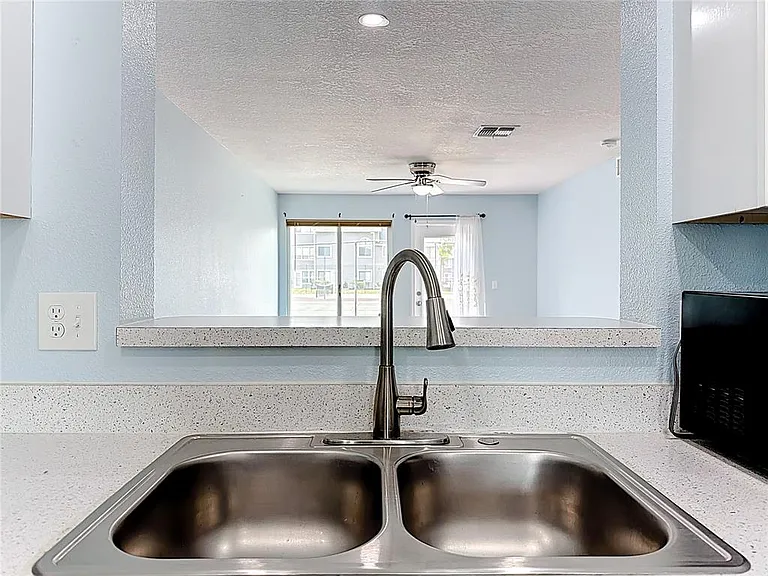 2260 Grenwich Ave #2260 — Photo 5