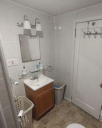 Bathroom matching fixtures