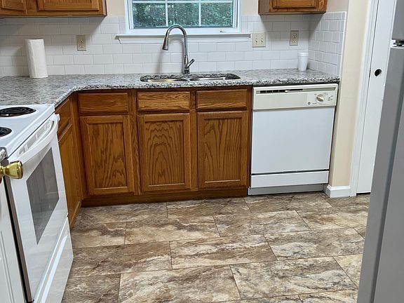 3rd image of 133 Fox Creek Dr