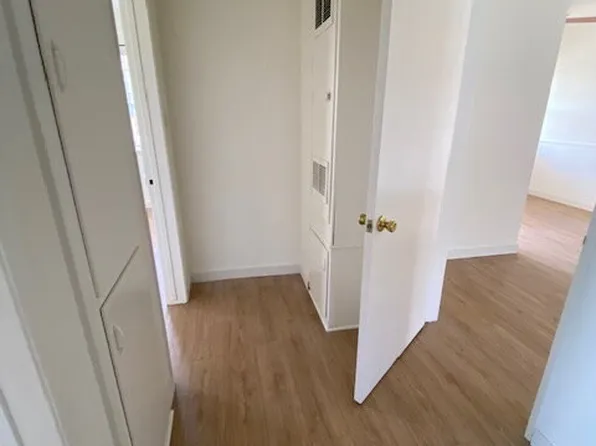 2 bed, 1.0 bath, 850 sqft, $2,900, 10964 Venice Blvd, Culver City, CA 90232