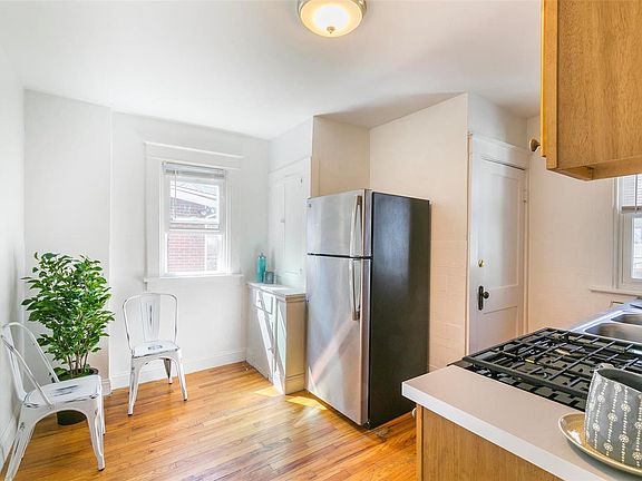 2nd image of 2631 Mary Ave
