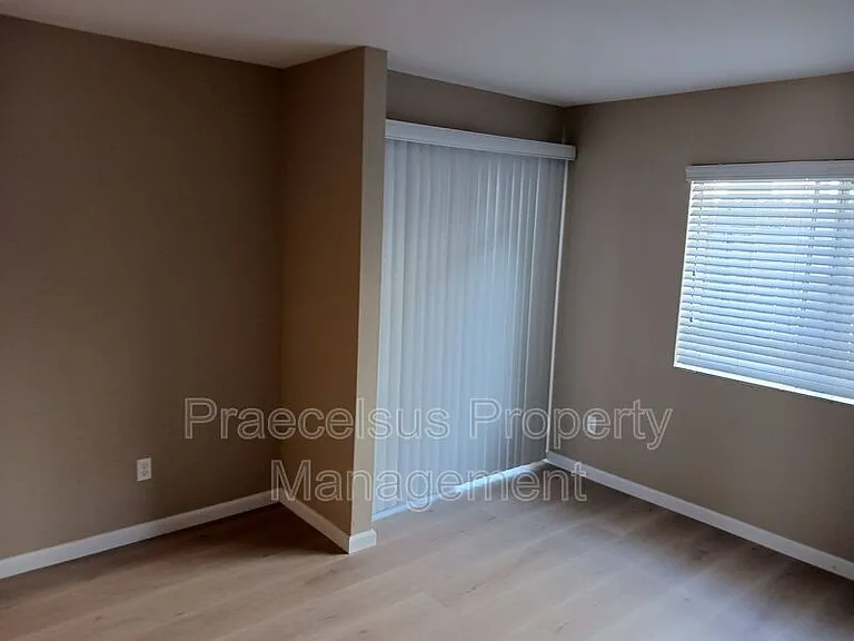 1070 Georgia St #D — Photo 9