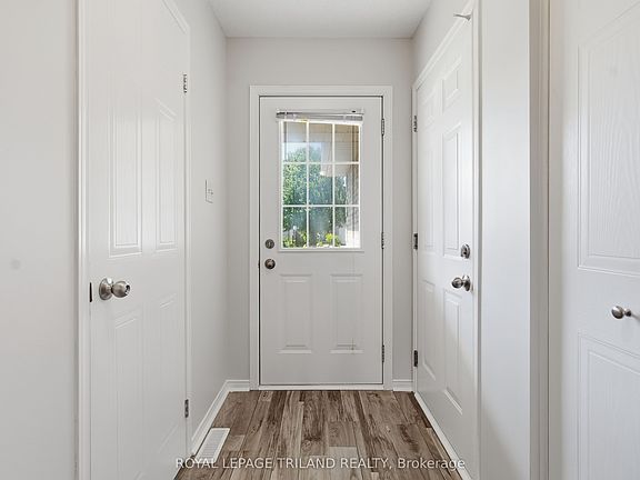 3rd image of 1942 Bloom Cres