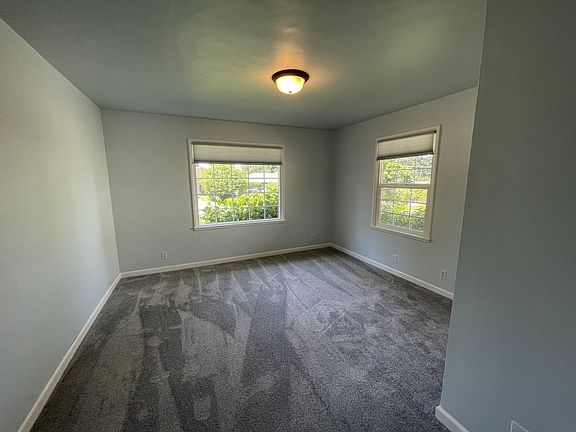 5th image of 1904 Steele St SE