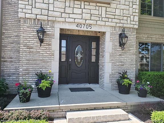 3rd image of 40705 Meadow Trl