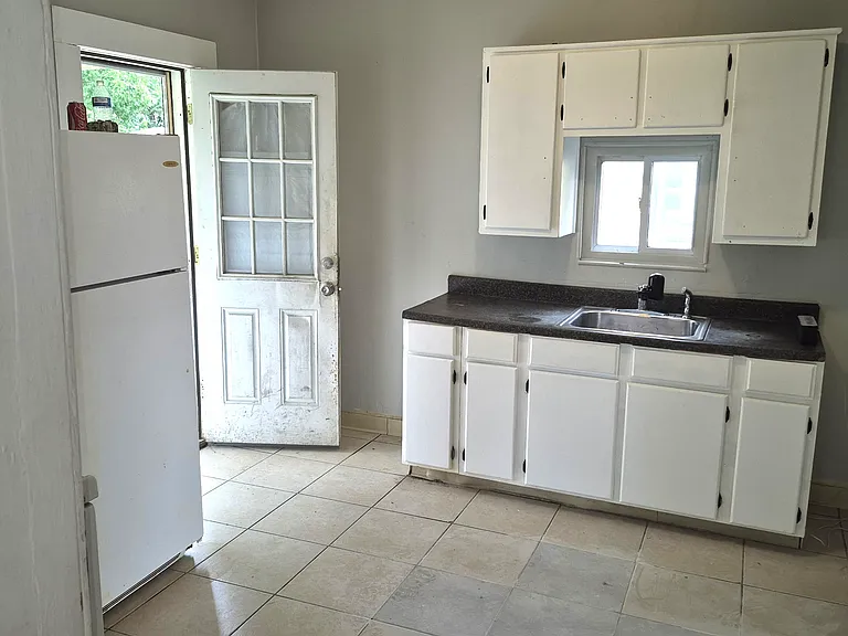 48 Bright Ave — Photo 5