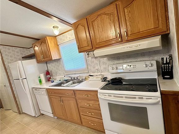 3rd image of 4400 Melrose Dr #141