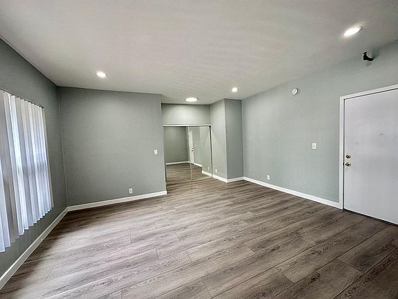 5th image of 648 N Hobart Blvd APT 17
