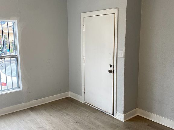 5th image of 807 W 43rd St #813-1/2