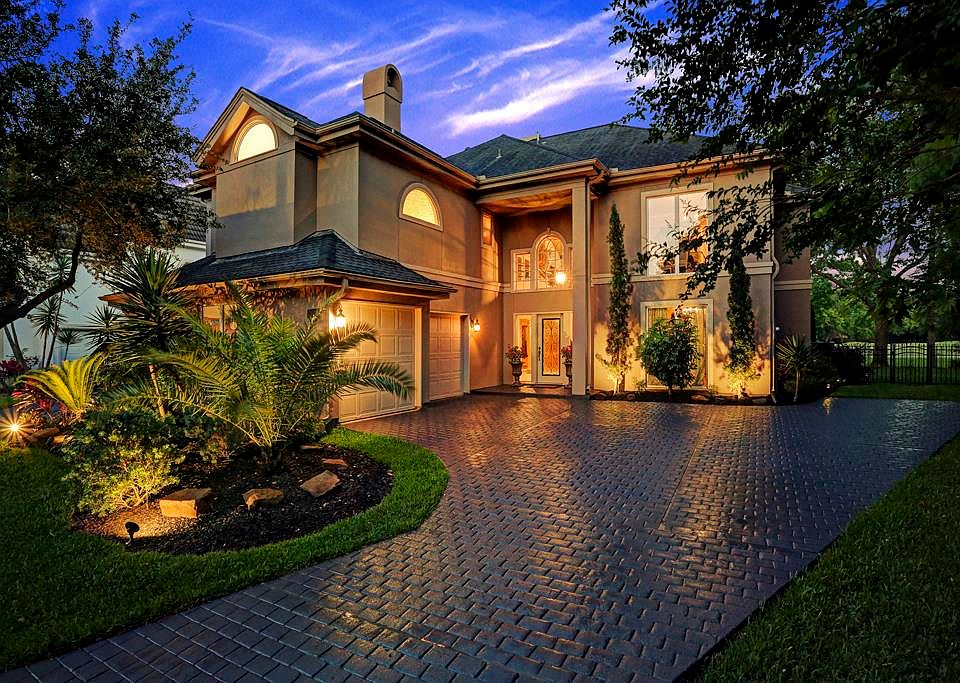 1st image of 2618 Rose Hill Dr