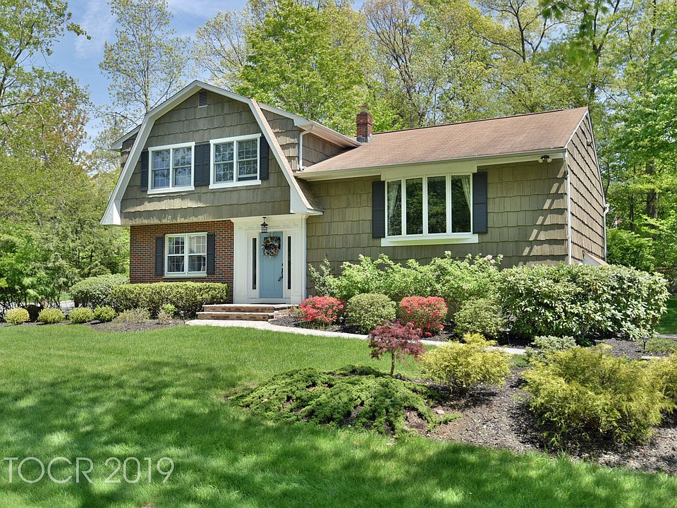 1st image of 24 Lillian Ct