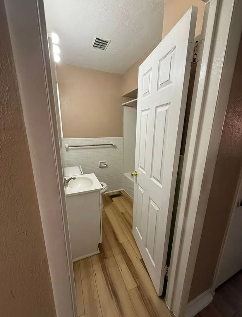 3040 Southdale Drive — Photo 4