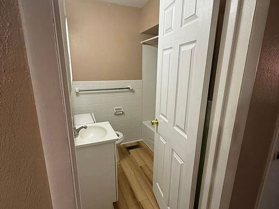 4th image of 3040 Southdale Dr #3044