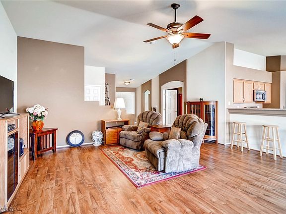 2nd image of 1614 Hacienda Horse Ct
