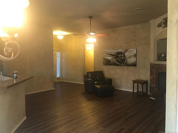 5th image of 15601 S College Ave